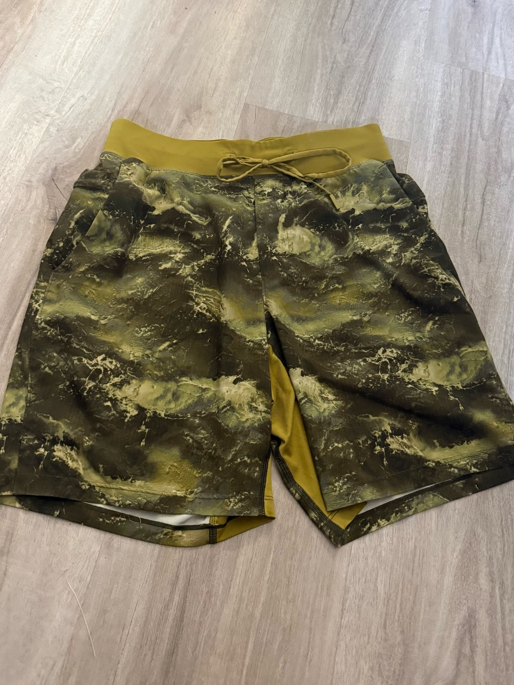 NWOT Lululemon shorts men’s size small